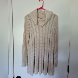 ✨3/$15✨Beige Sweater Tunic Size M